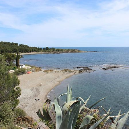A Chic Four-Person Apartment By The Beach At Cap Ras Llanca Luaran gambar