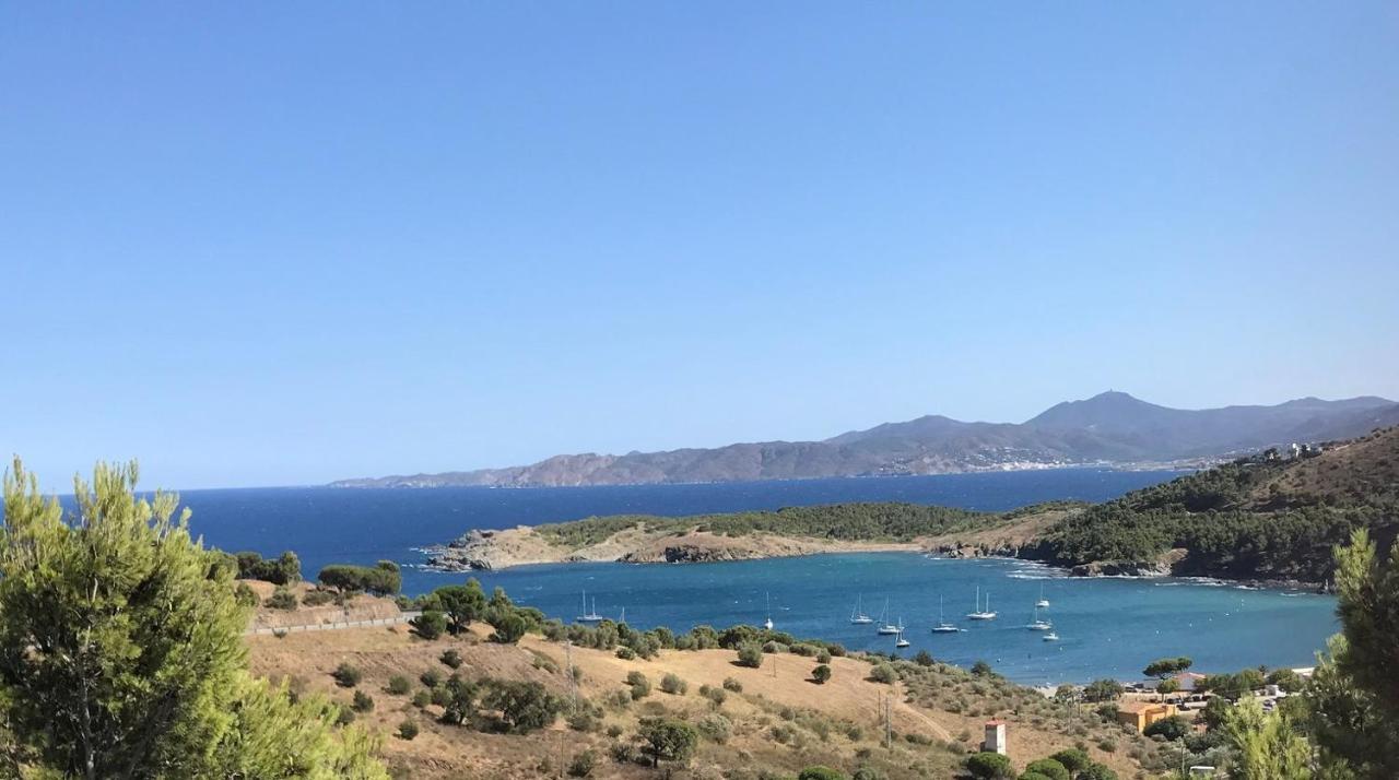 A Chic Four-Person Apartment By The Beach At Cap Ras Llanca Luaran gambar